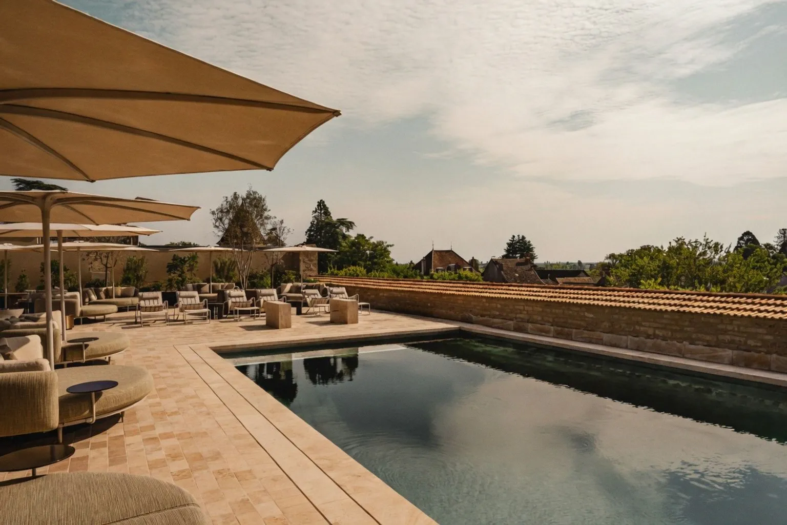Maison Le Chevreuil : une nouvelle adresse intimiste au cœur du vignoble de Meursault