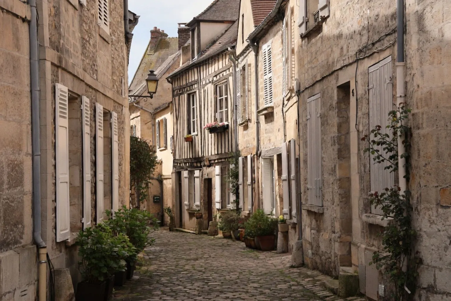 Senlis : pourquoi cette cité médiévale de l'Oise séduit autant les voyageurs
